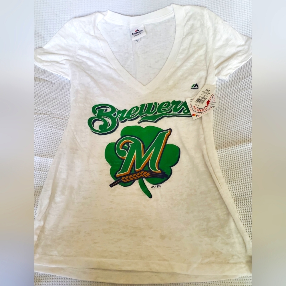 NWT MILWAUKEE BREWERS | GENUINE MLB MERCHANDISE | LARGE MAJESTIC SHAMROCK SHIRT